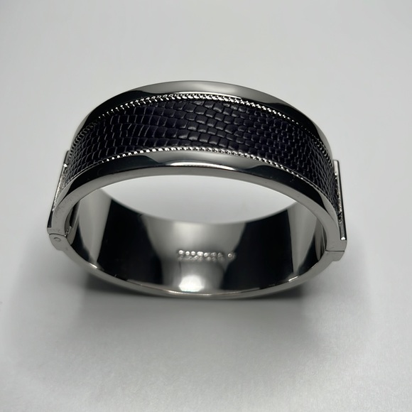 Talbots Jewelry - NWOT Talbots bracelet silver with navy leather like accent! Magnetic closure!